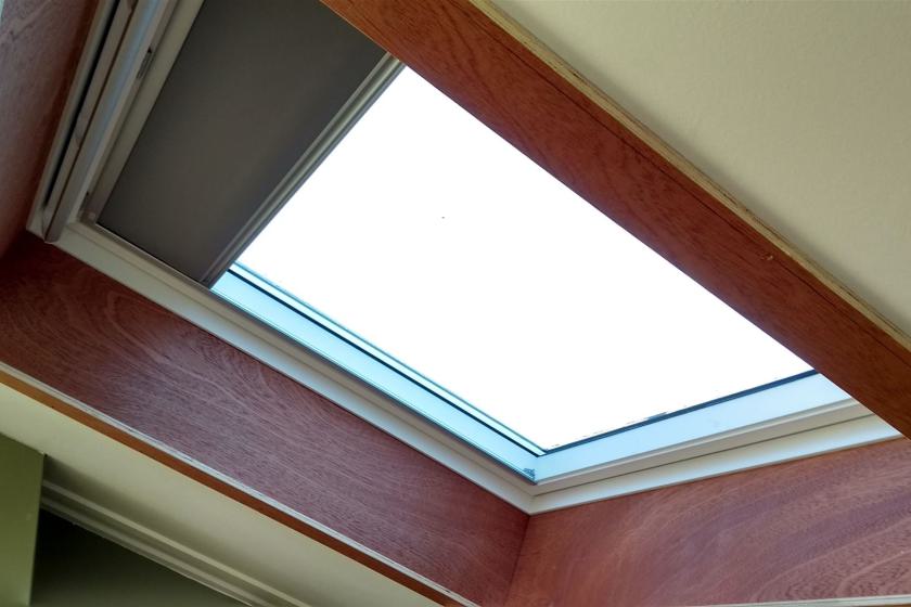 Grijs verduistering gordijn op Velux GGL in Zoomwijk te Oud-Beijerland